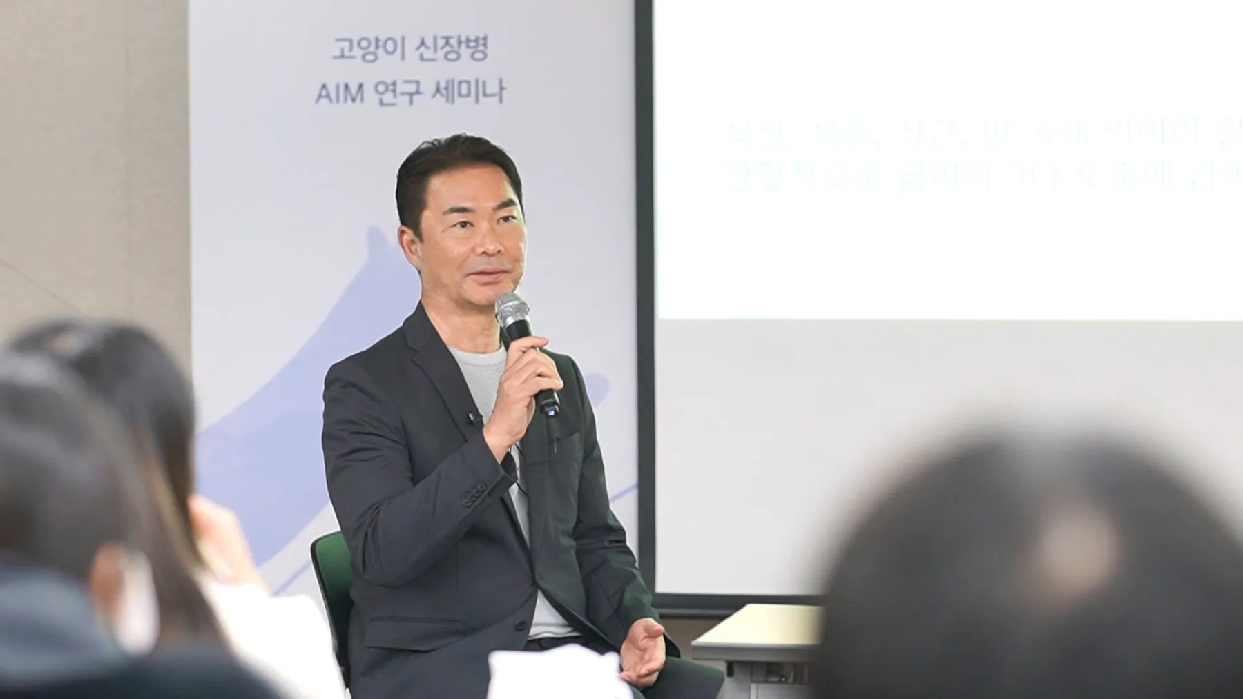 Dr. Toru Miyazaki Meets Cat Parents in Korea